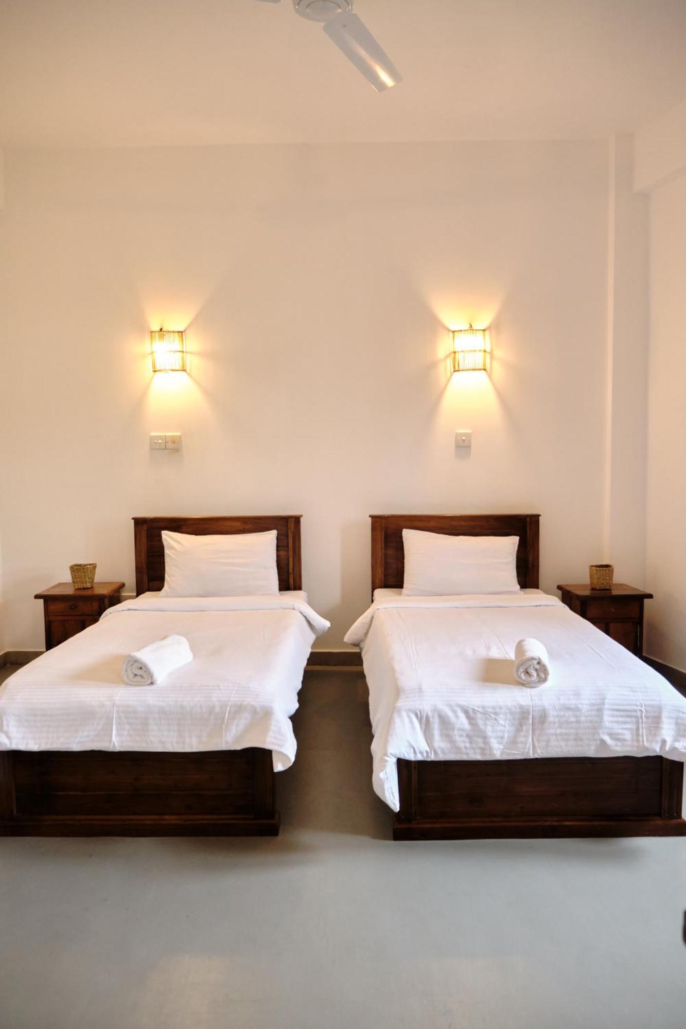 Ruma Surf Hotel Ahangama Extérieur photo